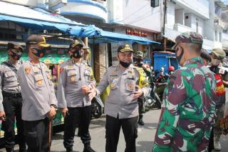 Irwasda Dan Karo Ops Polda Jabar Di Dampingi Kapolres Garut Giat Pengawasan Uji Petik Pemberlakuan New Normal 